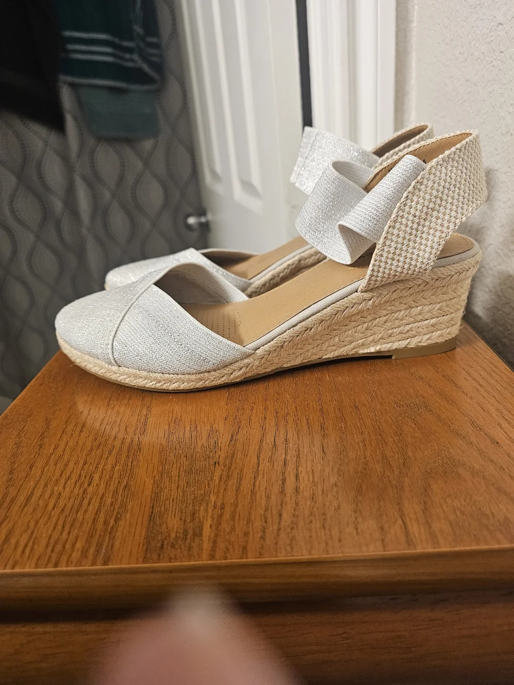 Comfortview White Metallic Espadrille Wedge Sandals. Women's Size 9WW Extra Wide